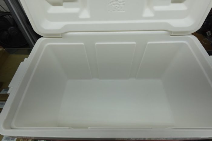 Igloo 48 Quart Laguna Ice Chest Cooler in Red - 25.71 x 14.12 x 14.25 Inches - Image 7