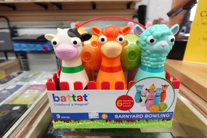 Battat Barnyard Bowling Set with 6 Farm Animal Pins 2 Balls Kid / Toddler Toys - Image 3