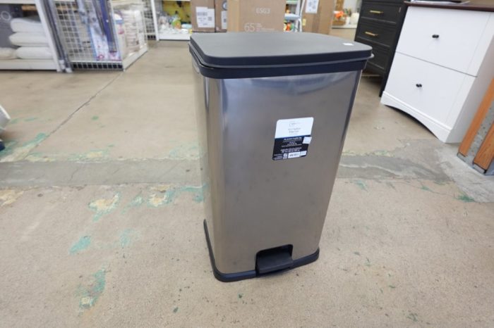 Mainstays 13.2 Gallon Rectangular Kitchen Plastic Step-on Trash Can in Silver - Image 3
