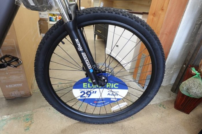 29" Hyper Bicycles E-Ride 36V Electric Mountain Bike 250W E-Bike in Grey - Image 7