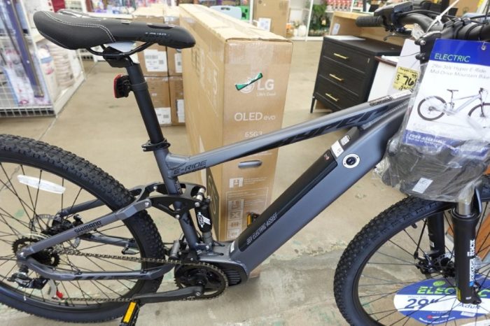 29" Hyper Bicycles E-Ride 36V Electric Mountain Bike 250W E-Bike in Grey - Image 3