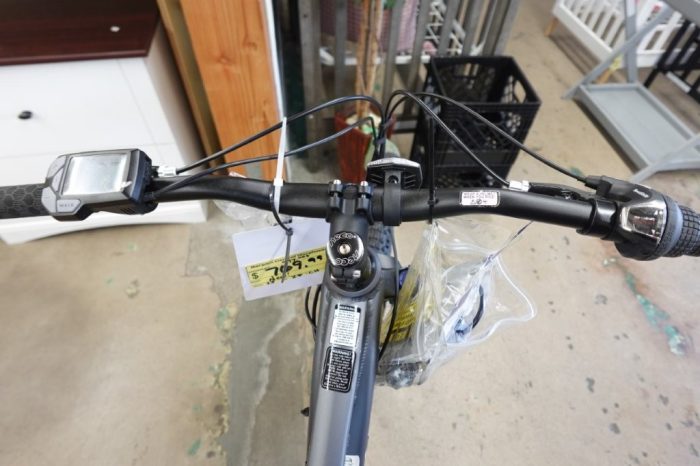 29" Hyper Bicycles E-Ride 36V Electric Mountain Bike 250W E-Bike in Grey - Image 4