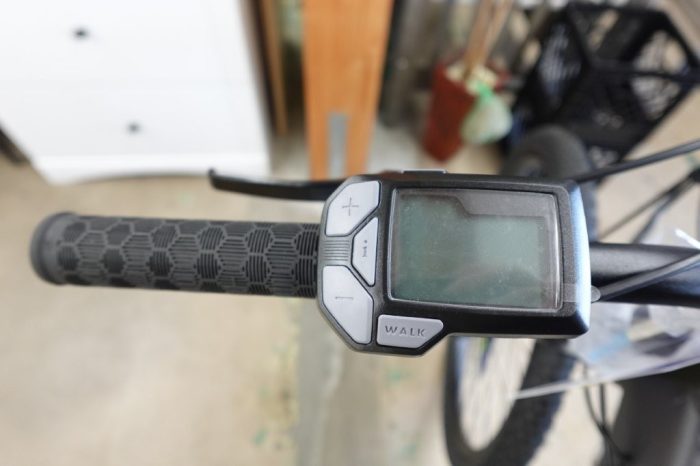 29" Hyper Bicycles E-Ride 36V Electric Mountain Bike 250W E-Bike in Grey - Image 5