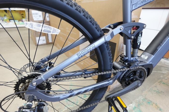 29" Hyper Bicycles E-Ride 36V Electric Mountain Bike 250W E-Bike in Grey - Image 10