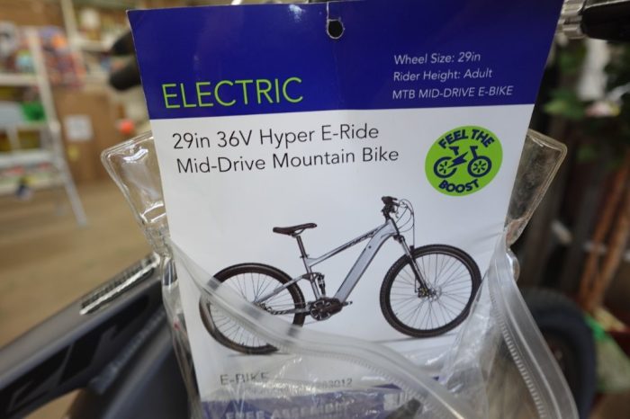 29" Hyper Bicycles E-Ride 36V Electric Mountain Bike 250W E-Bike in Grey - Image 13