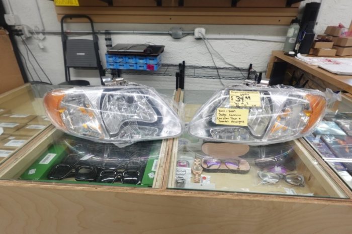 BRYGHT For 01-07 Dodge Caravan Chrysler Town & Country Front Headlight Set - Image 2