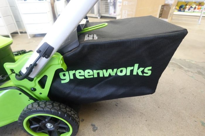 Greenworks 60V 21″ Push Lawn Mower and 5.0 Ah Battery & Charger 2546502 - Image 9