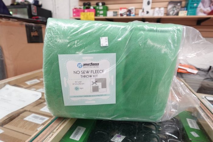 Solid Fleece No Sew Throw Kit Blanket Maker Guide Activity - (50x60) - Image 3