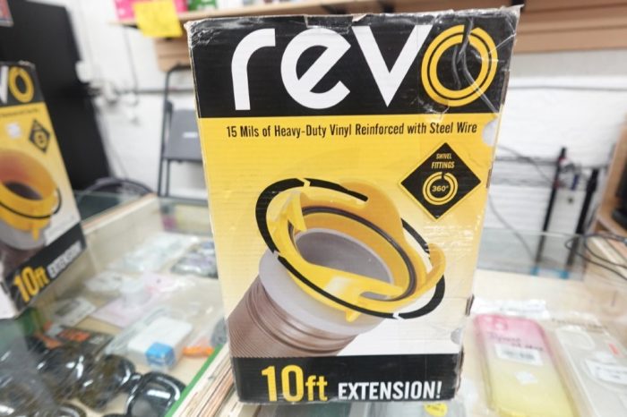Camco Revolution 360 10-Foot RV Sewer Hose Kit - Hose Compresses - Image 5