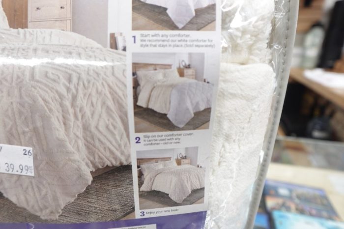 Better Homes & Gardens 3-piece Ivory Chenille Duvet Cover Set Size King - Image 4