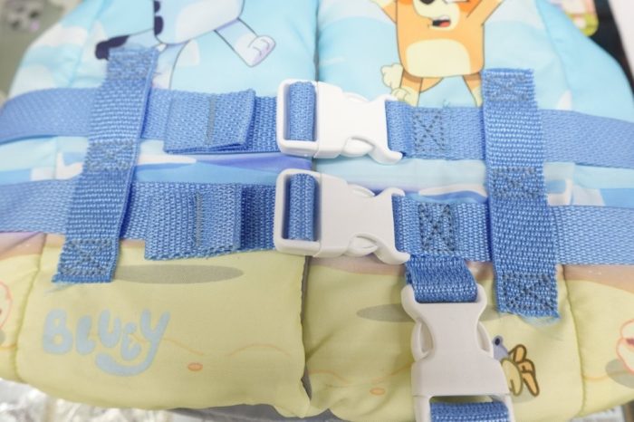 SwimWays Bluey Unisex Beach Pool Life Jacket for Children 33-55 Pounds - Image 4