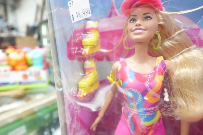 Barbie The Movie Collectible Doll Play Toy Barbie in Inline Skating Outfit - Image 4