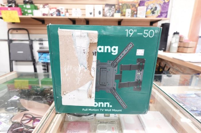 onn Full Motion TV Wall Mount for 19" to 50" TVs UL Swivel & Tilting - Image 2