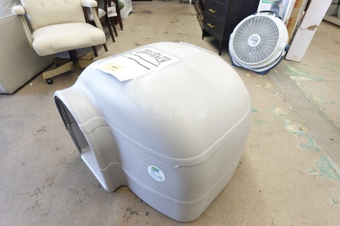 Outback Igloo Dog House Heavy Duty Plastic 33"L XL Dogs up to 90 lb - Gray - Image 4