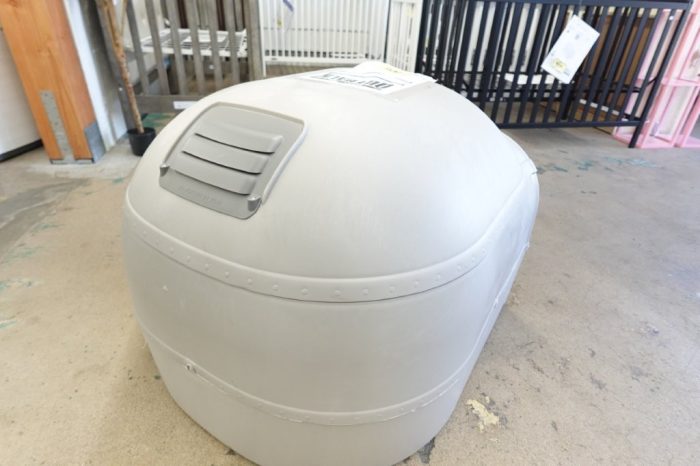 Outback Igloo Dog House Heavy Duty Plastic 33"L XL Dogs up to 90 lb - Gray - Image 5