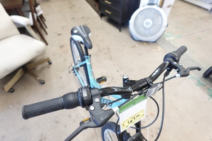 Huffy 26" Rock Creek Outdoor Mountain Bike Fits Riders 5'0"+ - Mint Adult - Image 4