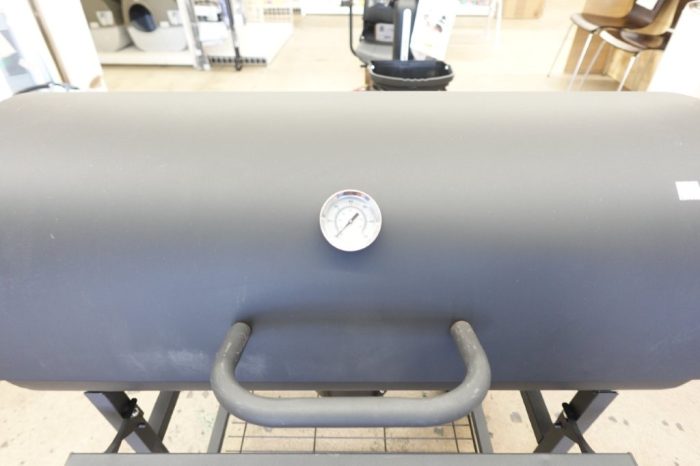 Vineego 29" Charcoal Barrel Grill with Thermometer and Removable Ash Catcher - Image 5