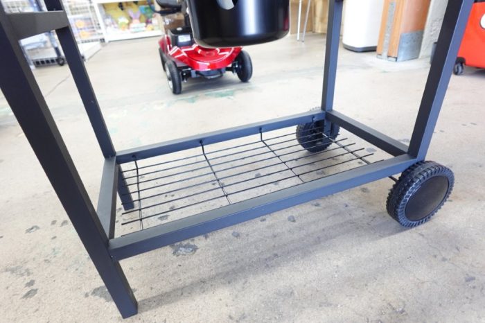 Vineego 29" Charcoal Barrel Grill with Thermometer and Removable Ash Catcher - Image 7