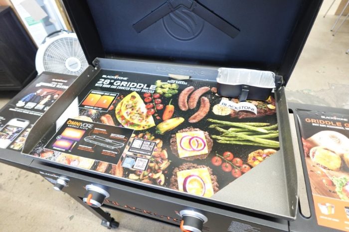 Blackstone 2-Burner 28” Propane Griddle with Hood and Omnivore Griddle Plate - Image 7