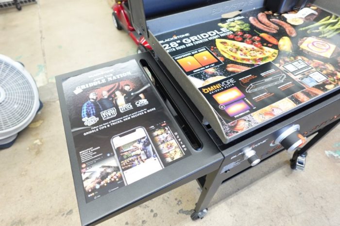Blackstone 2-Burner 28” Propane Griddle with Hood and Omnivore Griddle Plate - Image 8