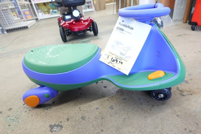 FanttikRide 12V N7 Pro Electric Wiggle Car with Pedal 2-in-1 Kids Ride On Toy - Image 2