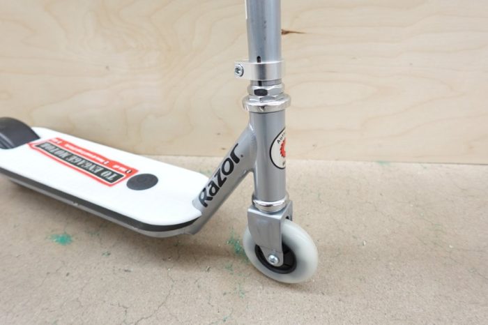 Razor Electric Scooter Colorful Light-Up Deck up to 7.5 mph for Child Ages 6+ - Image 6