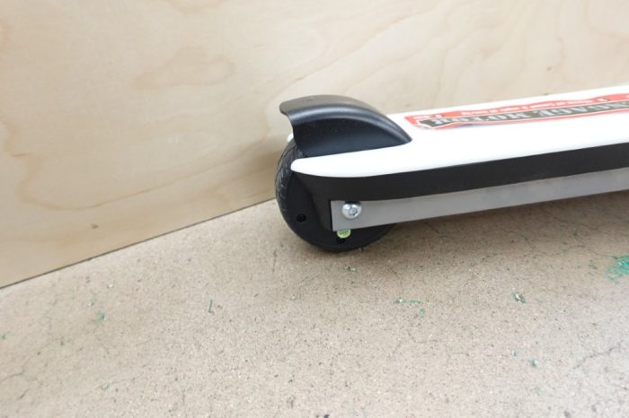 Razor Electric Scooter Colorful Light-Up Deck up to 7.5 mph for Child Ages 6+ - Image 8