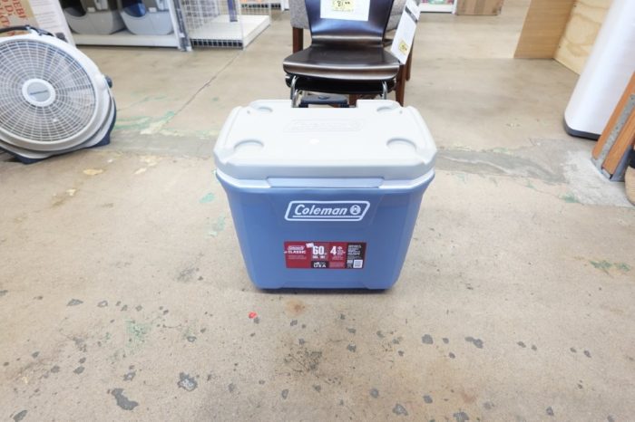 Coleman 316 Series 60QT Ice Chest Rolling Cooler with Wheels - Lakeside Blue - Image 3