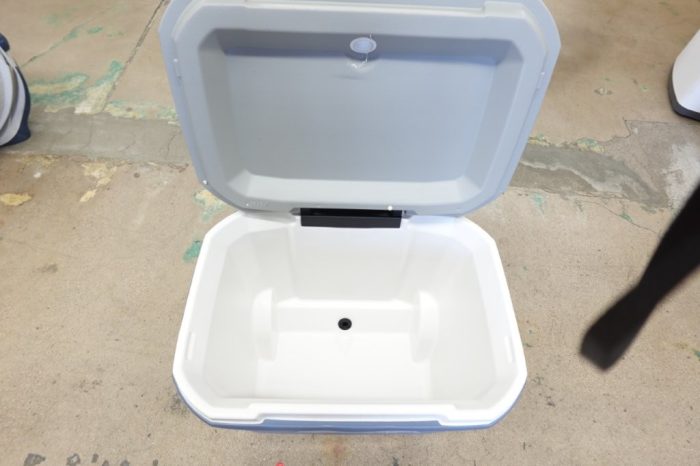 Coleman 316 Series 60QT Ice Chest Rolling Cooler with Wheels - Lakeside Blue - Image 5