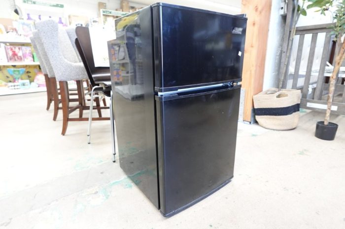 Arctic King E-Star Food Storage 3.2 Cu ft Two Door Mini Fridge with Freezer - Black - Image 3
