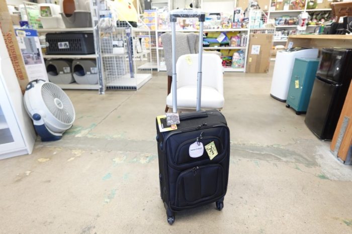 SwissGear Sion Softside Expandable Luggage Suitcase Carry-On 21 Inch - Black - Image 2