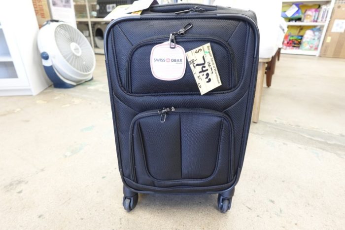 SwissGear Sion Softside Expandable Luggage Suitcase Carry-On 21 Inch - Black - Image 3