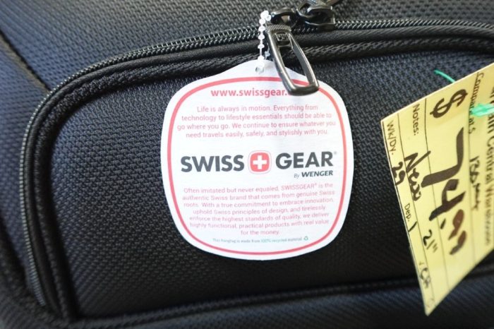 SwissGear Sion Softside Expandable Luggage Suitcase Carry-On 21 Inch - Black - Image 10