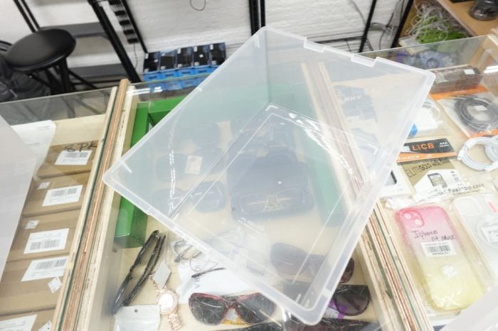IRIS USA 12 Qt. Plastic Organizer Storage Bin Container with Lid that Buckles - Image 5