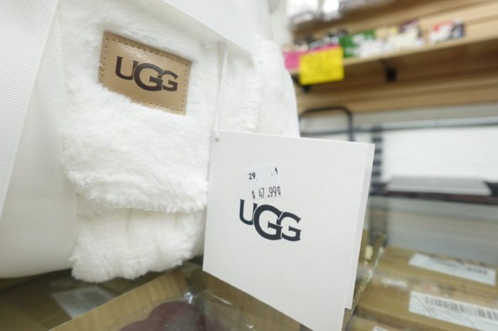 UGG Whitecap Plush Throw Blanket Fleece Lightweight Throw - White Snow - Image 3