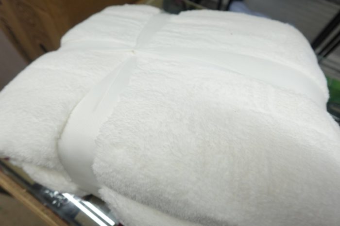UGG Whitecap Plush Throw Blanket Fleece Lightweight Throw - White Snow - Image 4