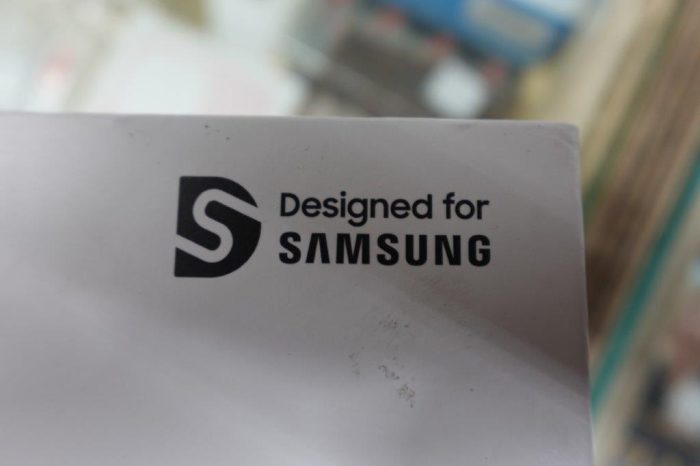 Samsung Electronics Qi Wireless Charger and UV Sanitizer - White - Image 4