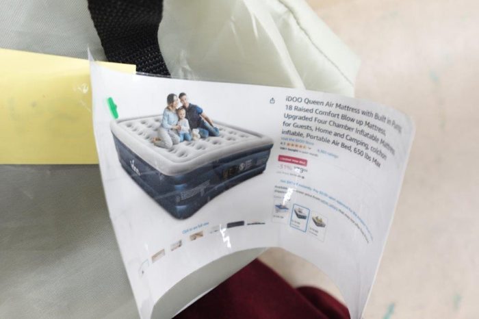 iDOO Queen Size Air Mattress with Built in Pump 18" Raised - Image 3