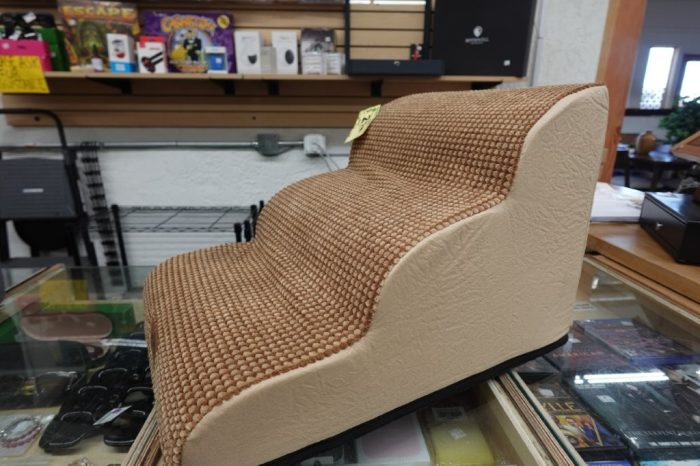 3 Step Dog Cat Ramp Pet Steps / Stairs for Medium Pets in Light Brown - Image 3