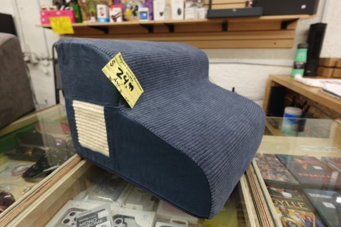 2-Step Dog & Cat Ramp Pet Step / Stairs for Bed, Couch, Sofa in Navy - Image 2