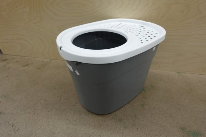 Large Top Entry Enclosed Cat Litter Box with Scoop & Lid in Gray/White - Image 4