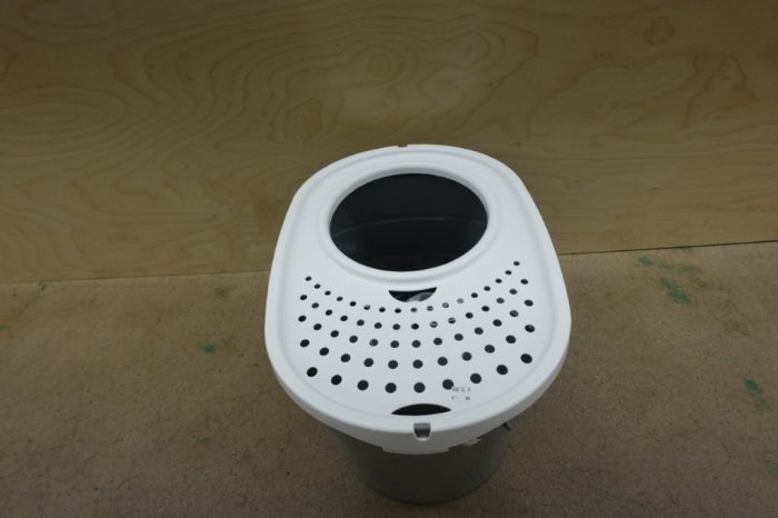 Large Top Entry Enclosed Cat Litter Box with Scoop & Lid in Gray/White - Image 7