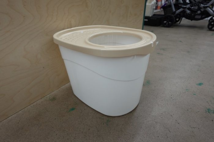 IRIS USA Large Top Entry Enclosed Cat Litter Box in White Beige - Image 7