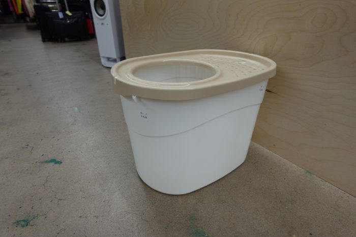 IRIS USA Large Top Entry Enclosed Cat Litter Box in White Beige - Image 2