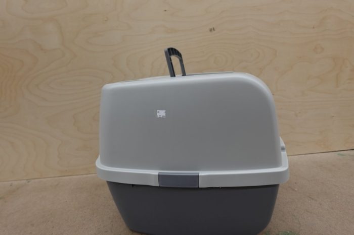 Covered Cat Litter Box with Front Door Flap and Scoop in Dark Gray - Image 4