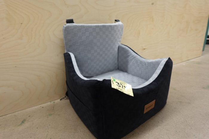 JOEJOY Elevated Dog Car Seat for Small/Medium Dogs up to 35 lbs - Image 3