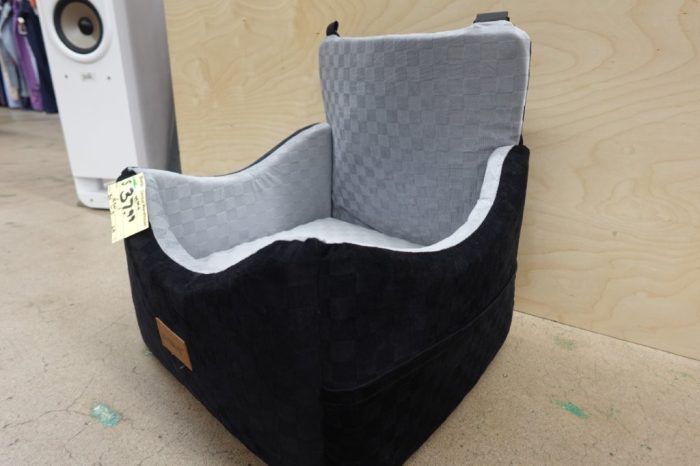 JOEJOY Elevated Dog Car Seat for Small/Medium Dogs up to 35 lbs - Image 4