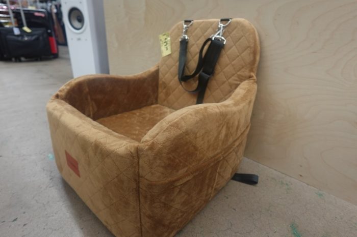 Dog Booster Car Seat for Small/Medium Dogs Ultra Soft Fabric - Coffee Medium - Image 3