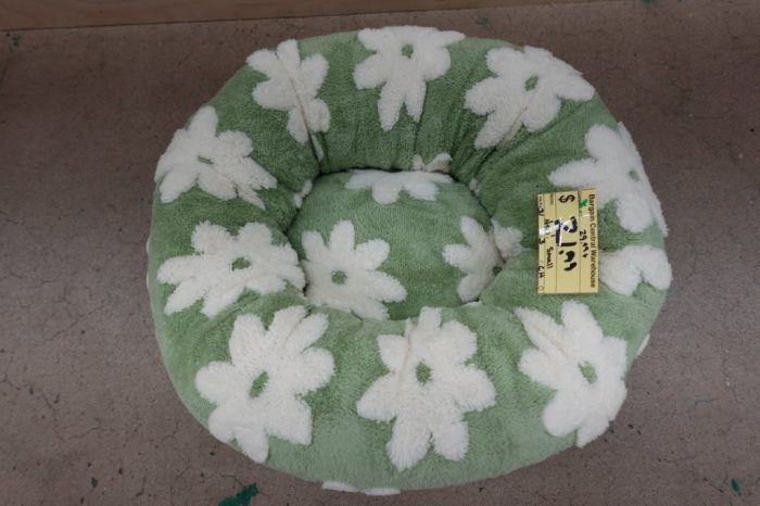 LE SURE 20'' Donut Small Dog Bed With Plush & Anti Slip Bottom - Green - Image 2