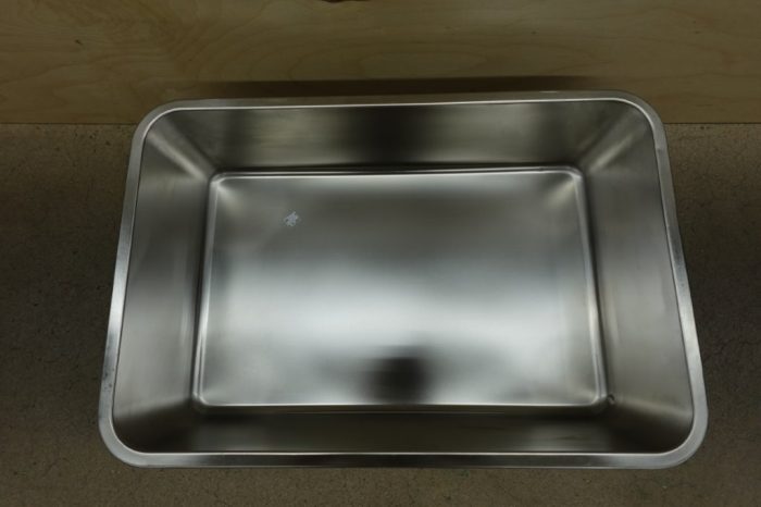 23.6" L x 15.6" W x 6" H Extra Large Stainless Steel Litter Box - Image 4